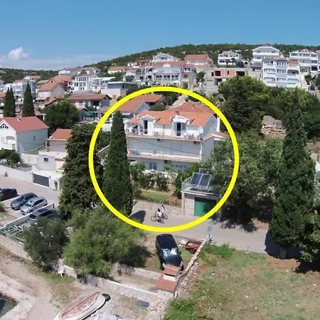 Apartman In With Sea View, Balcony, Air Conditioning, Wifi Tisno