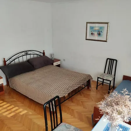 Apartman In With Sea View, Balcony, Air Conditioning, Wifi *